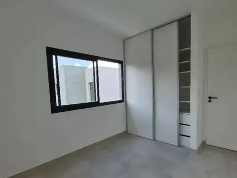 Casa 5 ambientes con 4 baños