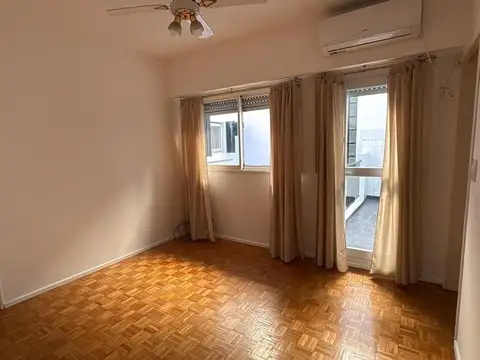 Departamento de 2 ambientes con balcon corrido- Recoleta