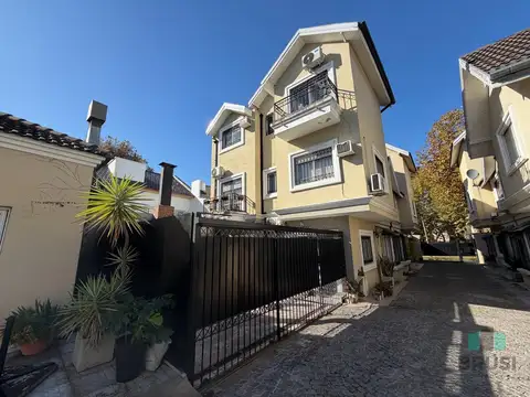 CASA EN VENTA EN ALTOS DE PRINGLES - 6 AMBIENTES