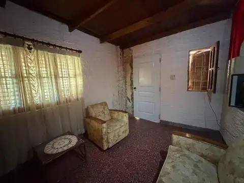 Casa Interna con gran terreno cercana a Avenida.
