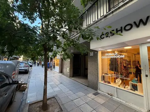 Alquiler  Oficina Consultorio Recoleta con patio