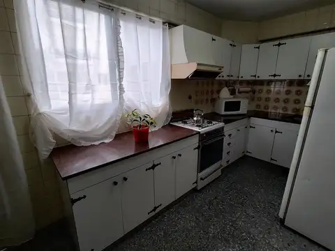 VENTA 4 AMB MAS DEPENDENCIA FRENTE BALCON SUBTE A