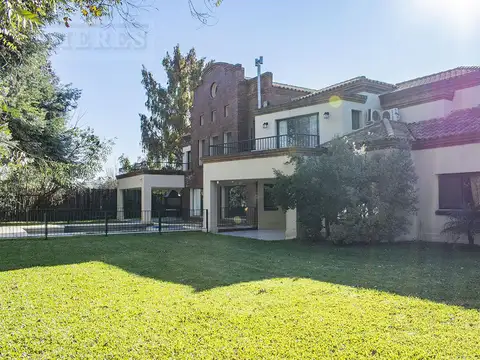 Importante casa en venta en Ayres de Pilar