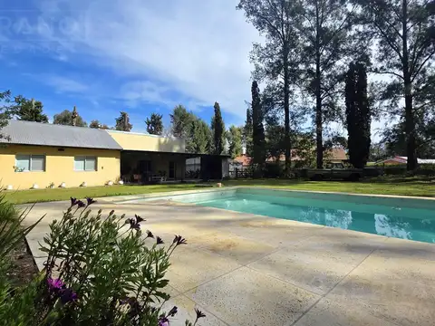 Venta Casa 3 ambientes con Pileta sobre Lote de 1912 m2 Barrio El Remanso, Exaltacion de la Cruz