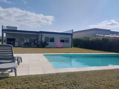 Casa 4 ambientes con 3 baños