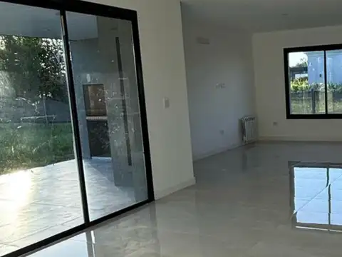 Casa 5 ambientes con 2 baños