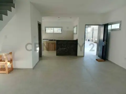 Duplex a estrenar en alquiler de 2 dormitorios en La Plata. Calle 15 entre 75 y 76.
