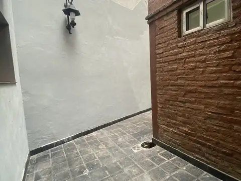 Casa 6 ambientes con 2 baños