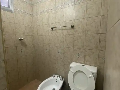 Venta. Casa de pasillo 3 dormitorios barrio Abasto