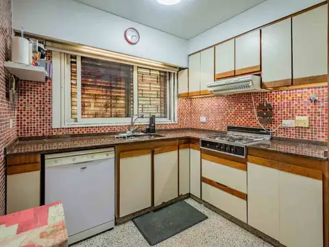 Casa 5 ambientes con 2 baños