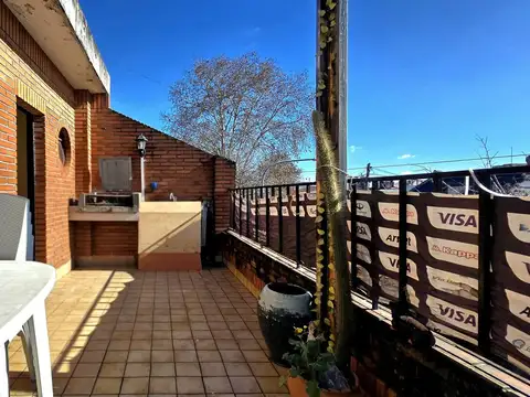 Casa 4 ambientes con 2 baños