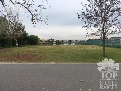 Terreno en Venta de 831,0 m2