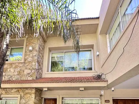 Casa 5 ambientes con 3 baños