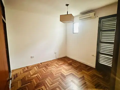 Casa en Alquiler con 1 cochera