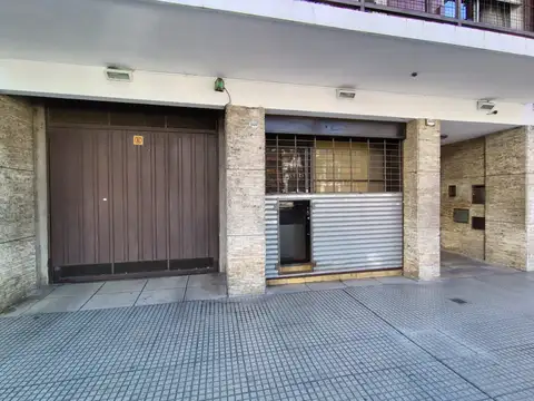 EXCELENTE 4 AMBIENTES AMPLIOS - CON COCHERA FIJA CUBIERTA – BALCON - 2 BAÑOS COMPLETOS- EN INMEJORABLE ESTADO - AL FRENTE – REGIA VISTA