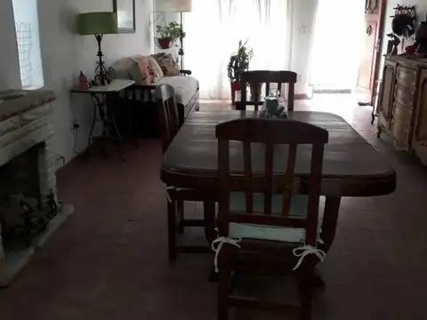 Casa 5 ambientes con 1 baño