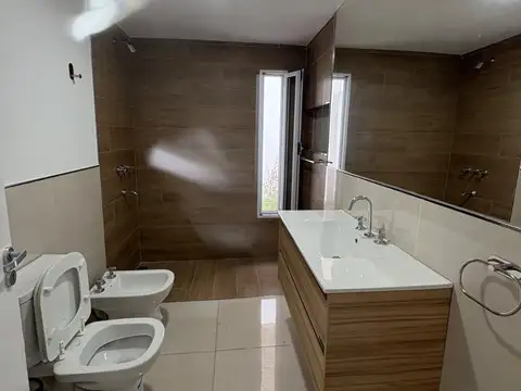 Venta de casa pleno centro a estrenar