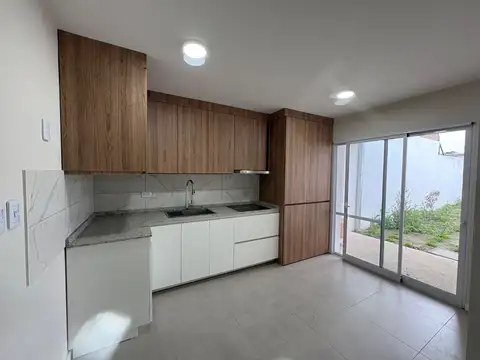 Casa 4 ambientes con 1 baño