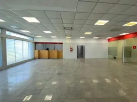 Excelente local en Campana, Zárate