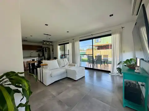Casa 3 ambientes con 2 baños