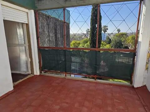 Departamento de dos dormitorios, un baño, cocina, living comedor y patio
