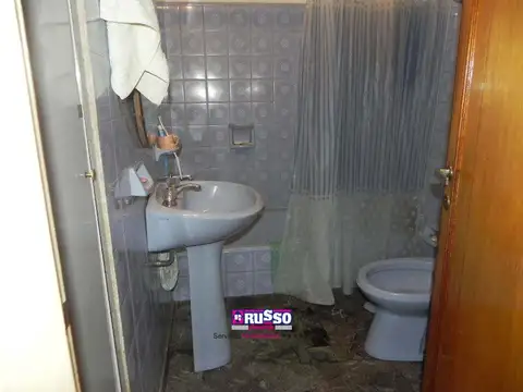 Casa en Alquiler con 2 cocheras