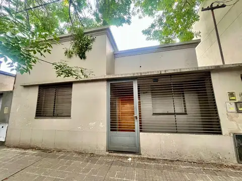 Casa en alquiler - 2 Dormitorios 1 Baño - La Plata