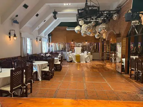 ALQUILER LOCAL EN ESQUINA - HOY SALÓN DE FIESTAS