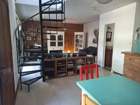 Depto Tipo Casa 3 ambientes con 2 baños