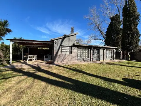 VENTA - Casa de 2 dormitorios con pileta y amplio parque