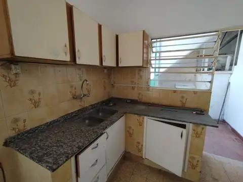 Mario Antelo 703 , Piso 1