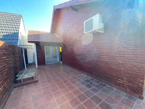 Depto Tipo Casa en Alquiler de 4 ambientes