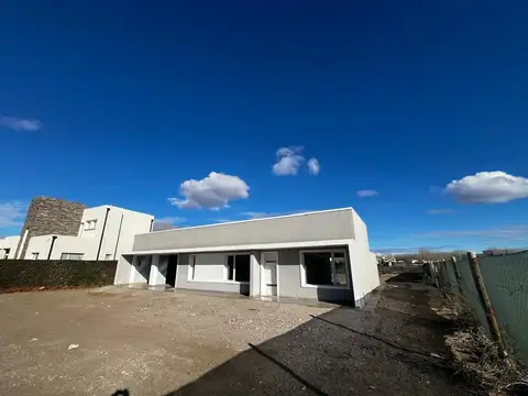 VENTA DE CASA 3 DORMITORIOS CANALES DE PLOTTIER