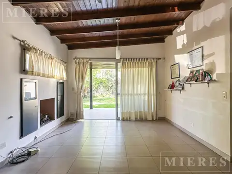 Casa en Alquiler con 1 cochera