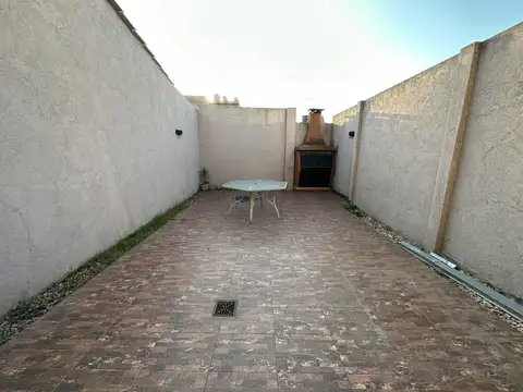 Depto Tipo Casa 4 ambientes con 2 baños