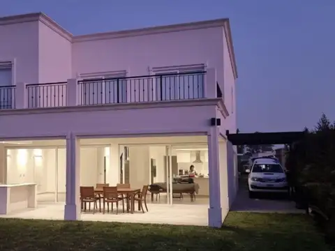 Casa en Venta en Pilar del Este - Santa Elena, USD 380.000