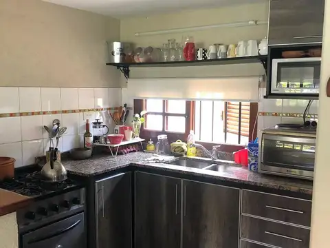 Casa 4 ambientes con 2 baños