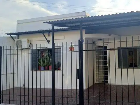 Casa en venta - 2 Dormitorios 1 Baño - 140mts2 - Cordoba