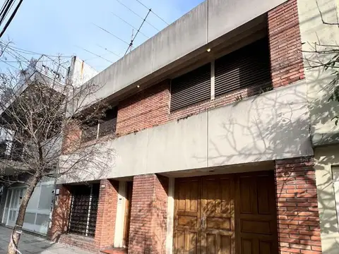 Casa En Venta De 5 Ambientes - Liniers