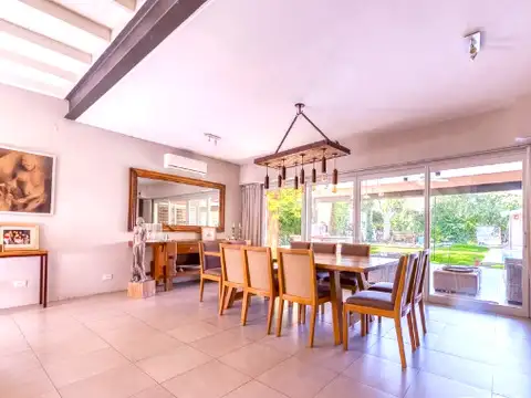 Casa en Venta con 2 cocheras