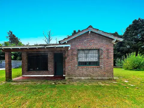 VENTA CASA 3 AMB LOTE 722 A REFACCIONAR EN BARRIO CON PORTON JOSÉ C PAZ JARDIN PILETA OPORTUNIDAD
