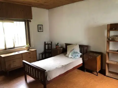 CASA EN VENTA GONNET 2 DORMITORIOS