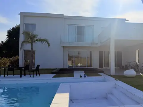 Casa en Venta en Los Alcanfores, USD 235.000