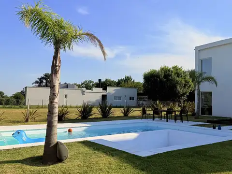 CASA EN VENTA EN LOS ALCANFORES - PILAR