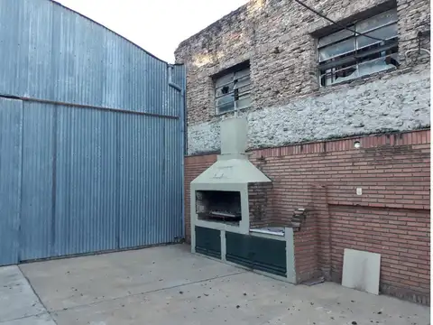 Terreno con Casa de 2 Dormitorios y Amplio Galpón