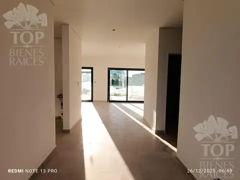Casa 5 ambientes con 3 baños