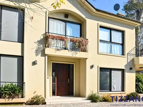 Casa 5 ambientes con 5 baños