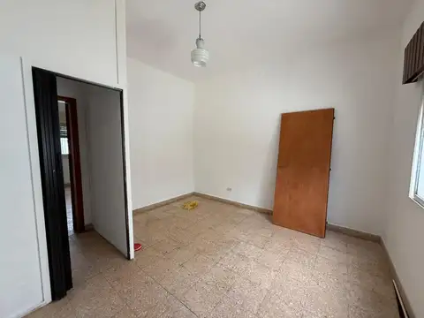 Casa en alquiler ( compartido con dos dptos)