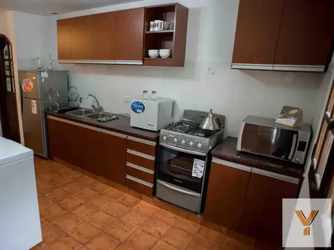 Casa 8 ambientes con 5 baños