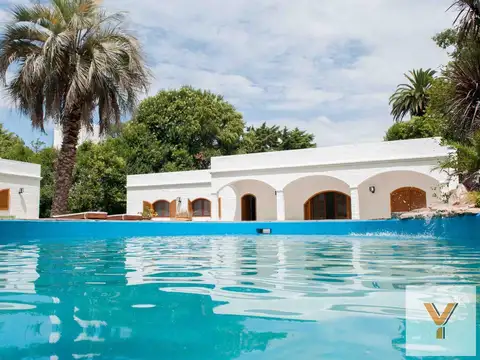 Casa en Venta con 4 cocheras